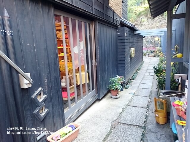 前往成田山新勝寺三芳家的小徑