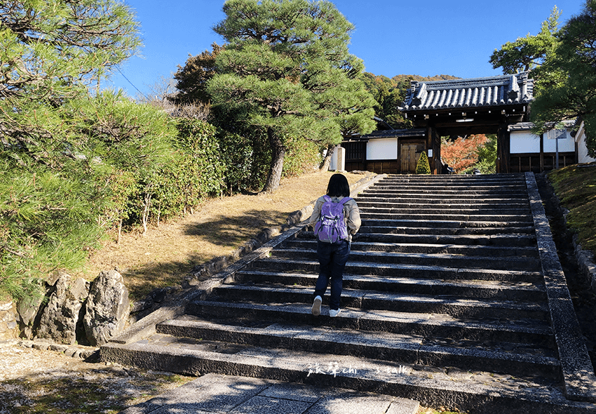京都靈鑑寺表門入口