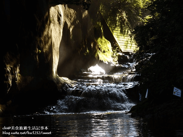 千葉濃溝瀑布口因陽光照射形成愛心